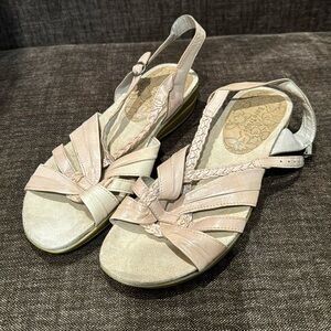 10w Beartraps Sandals EUC